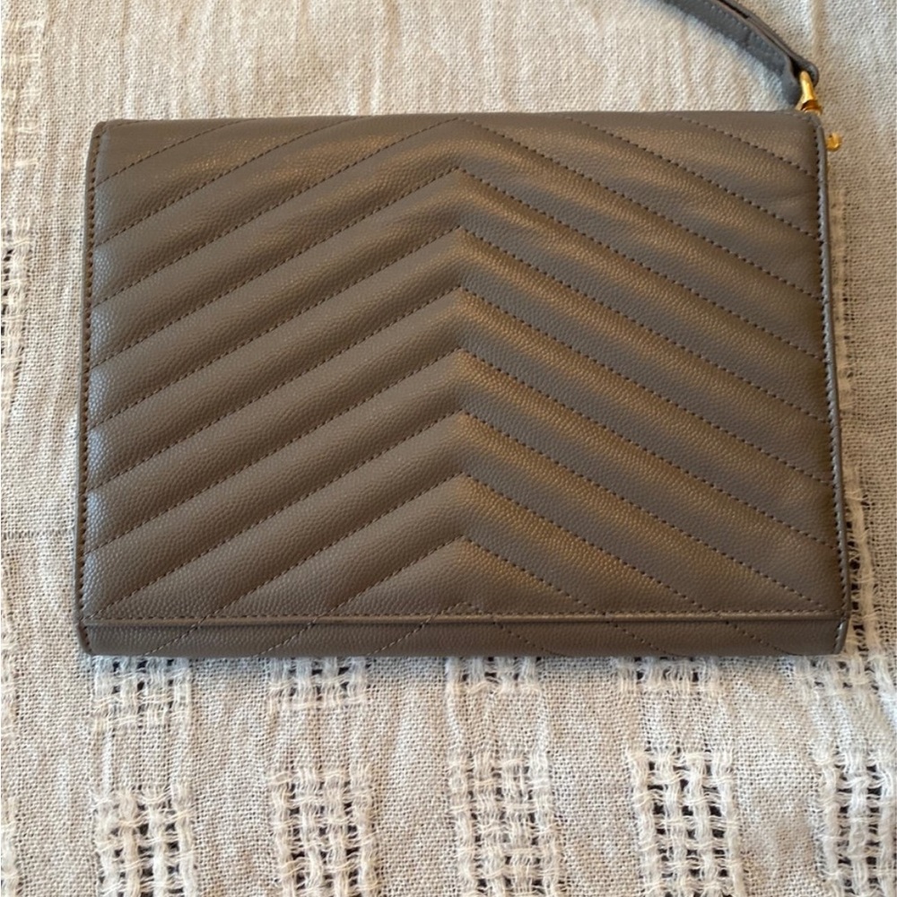 Yves Saint Laurent Cassandre Matelasse flap pouch - Picture 2 of 9